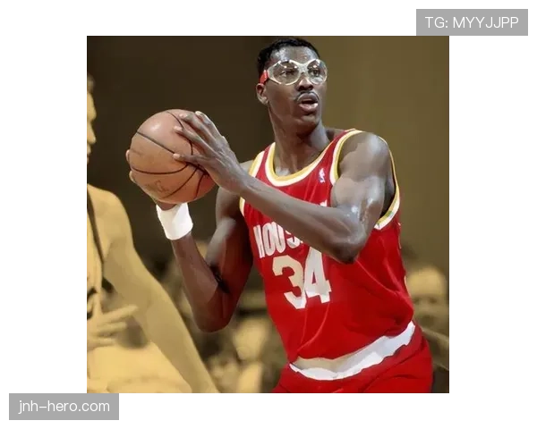 奥拉朱旺内线背身单打命中率显著高于 contemporaries，提升球队禁区效率