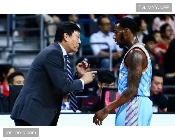 主裁判职责详解：如何精准掌控比赛判罚与规则执行