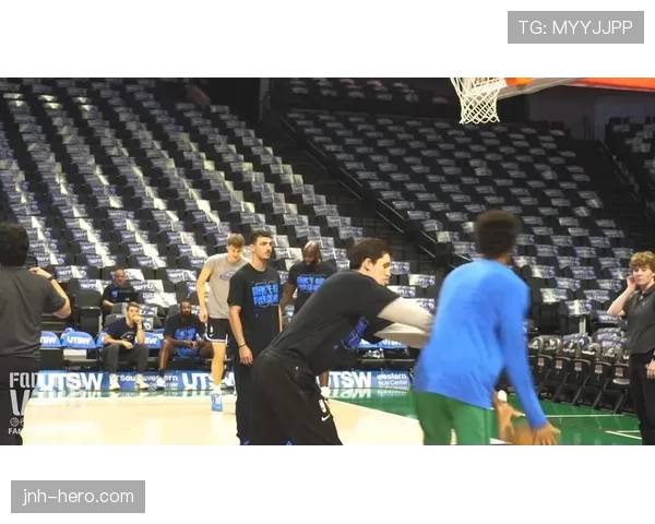 库珀·弗拉格外线三分效率提升显著，替补角色拉开球队攻防空间